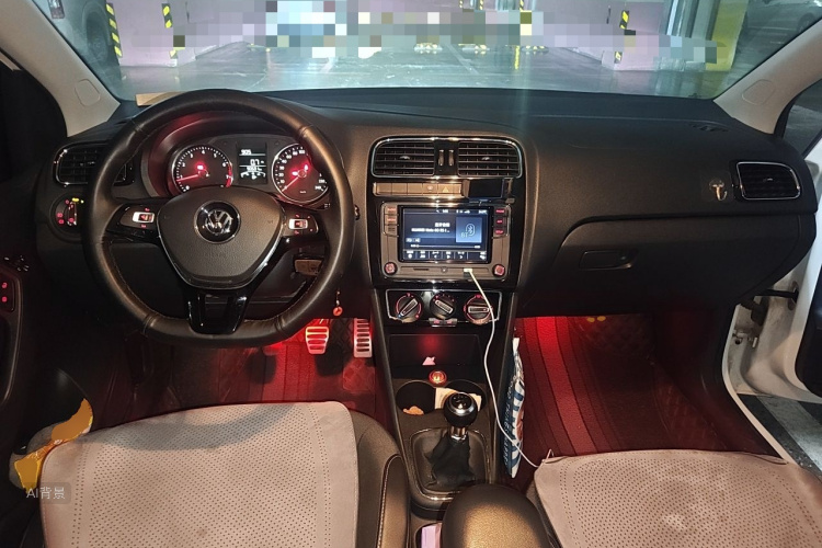 Volkswagen Polo 2015 car image #11