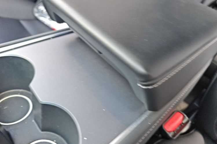 Tesla Model Y 2023 #9 Tesla Model Y 2023 car image #9