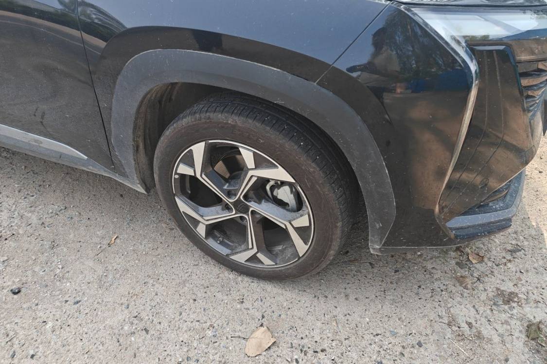 GEELY Boyue L 2025 car image #9