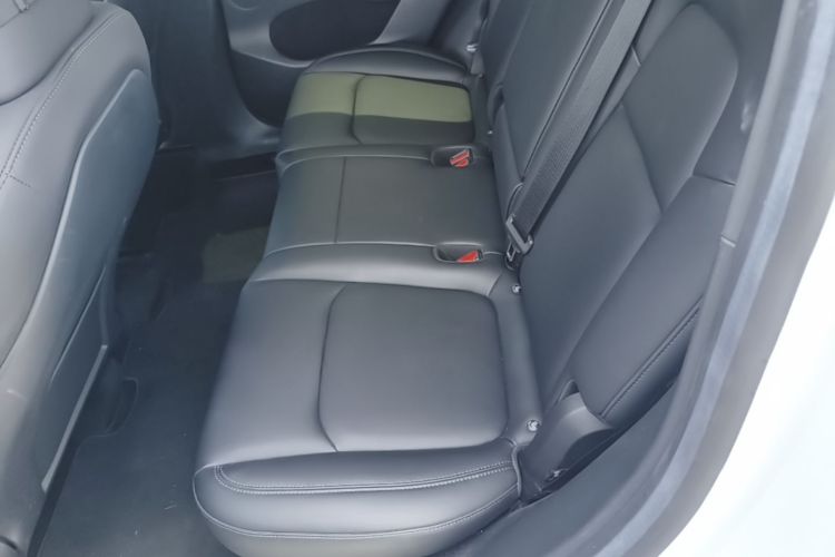 Tesla Model Y 2023 car image #17