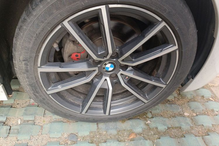 BMW 3 Series 2019 car image #9
