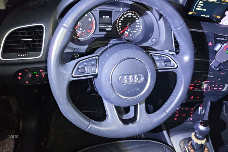 Audi Q3 2018 car image #12