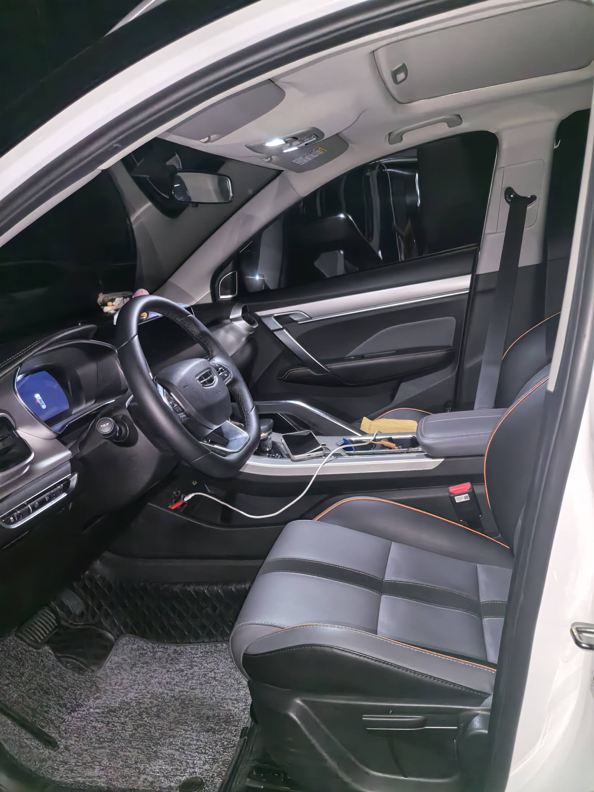 GEELY Coolray 2023 immagine di auto #4
