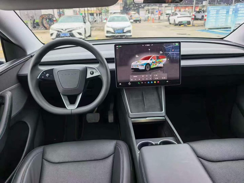 Tesla Model Y 2025 #9 Tesla Model Y 2025 car image #9