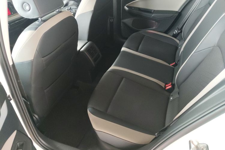 Volkswagen Golf 2022 imagen de coche #13