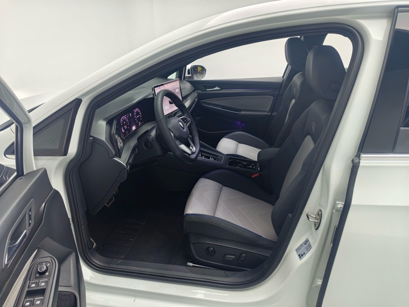 Volkswagen Golf 2025 car image #5