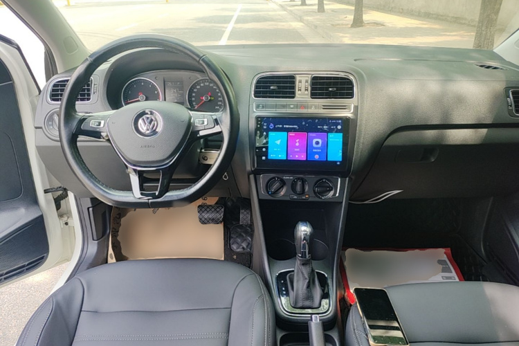 Volkswagen Polo 2018 car image #10