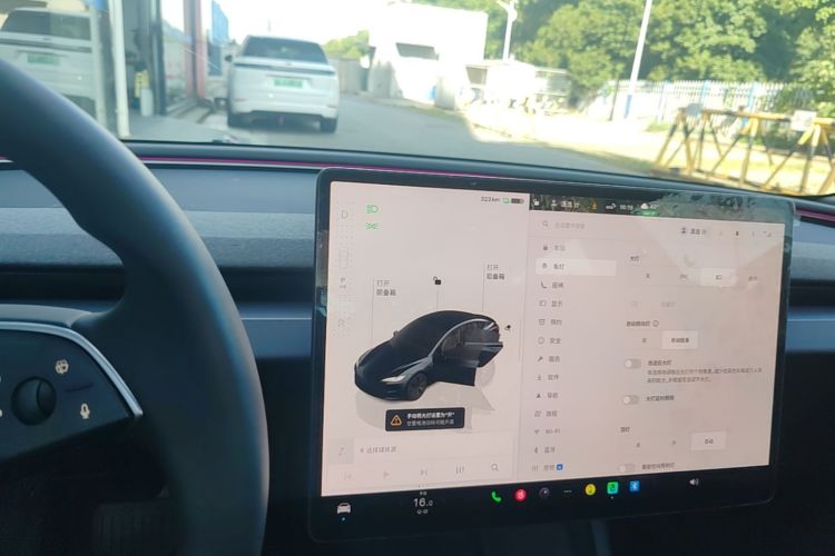 Tesla Model 3 2025 #14 Tesla Model 3 2025 car image #14