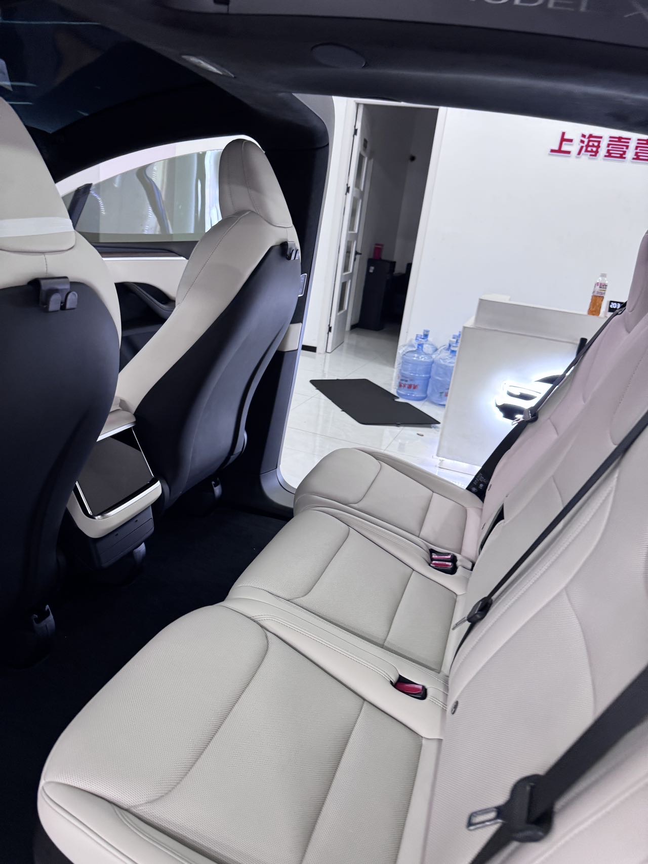 Tesla Model X 2024 car image #4