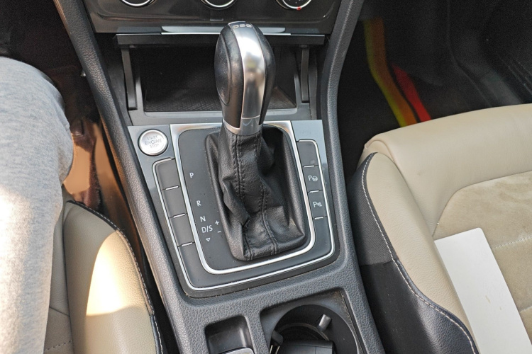 Volkswagen Golf 2017 car image #18