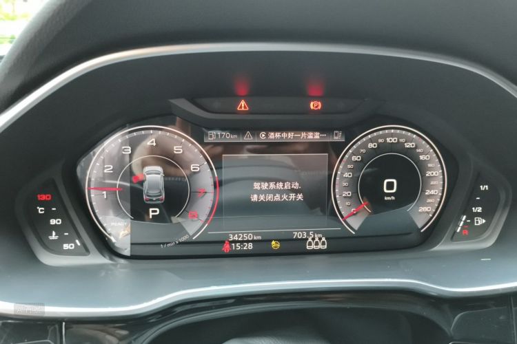 Audi Q3 2021 car image #13