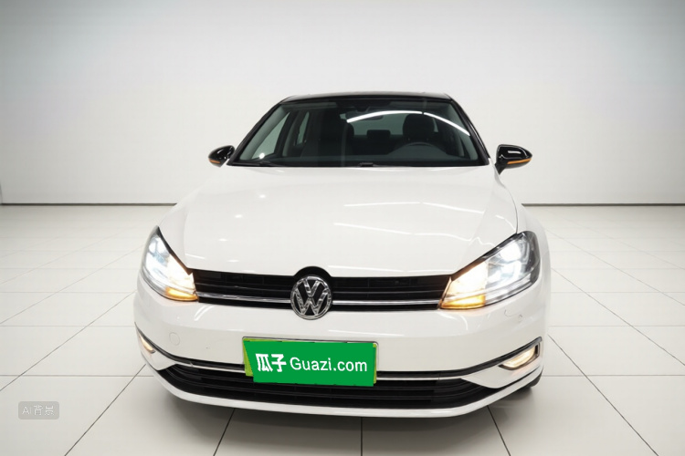 Volkswagen Golf 2018 car image #3