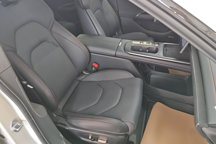 MI SU7 2025 car image #24