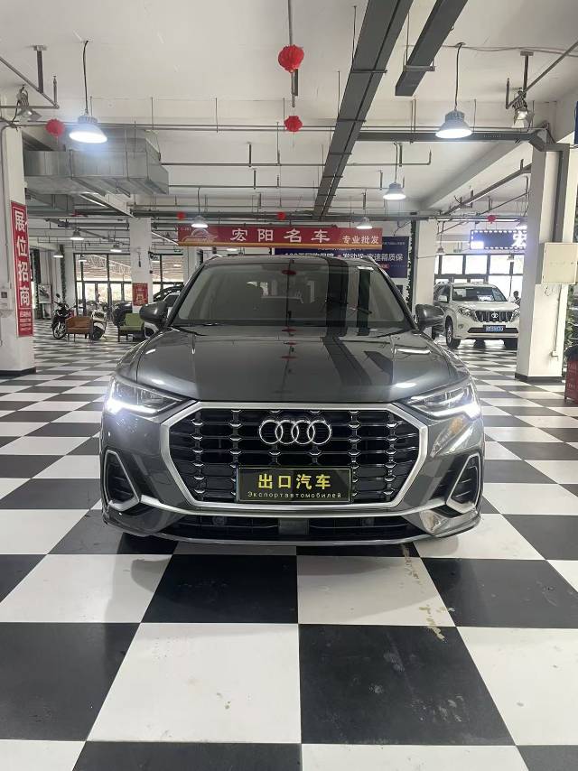 Audi Q3 2022 car image #2