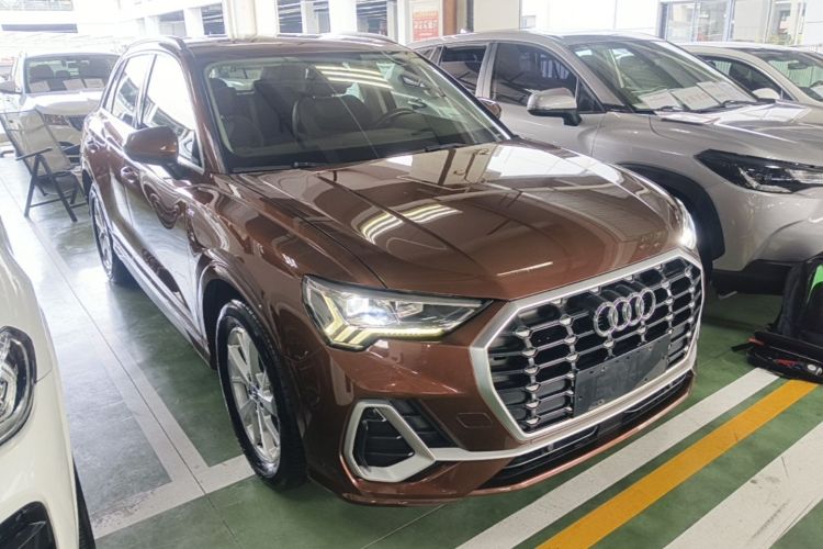 Audi Q3 2019 car image #6