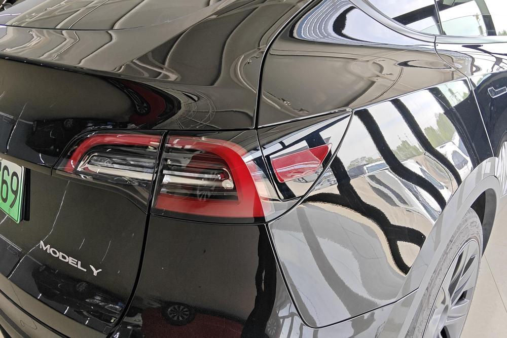 Tesla Model Y 2023 car image #5