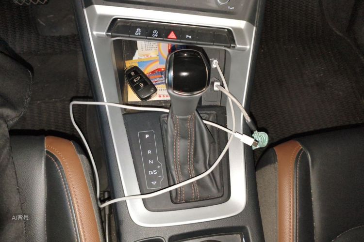 Audi Q3 2020 car image #16
