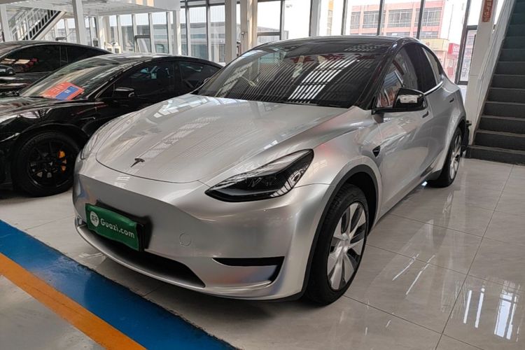 Tesla Model Y 2024 #2 Tesla Model Y 2024 car image #2