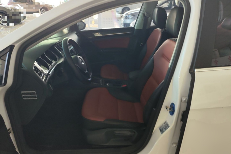 Volkswagen Golf 2017 car image #15