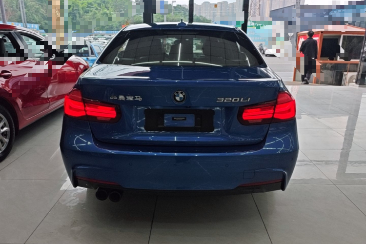BMW 3 Series 2018 car image #6
