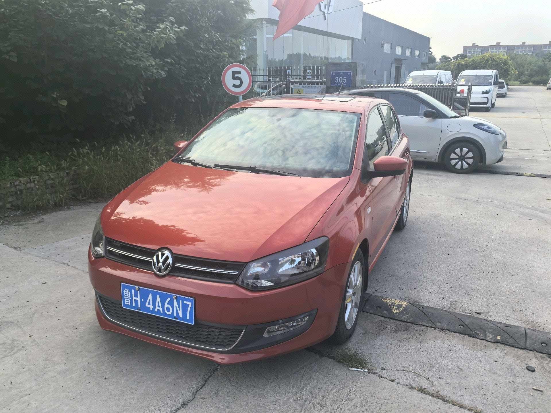 Volkswagen Polo 2012 car image 