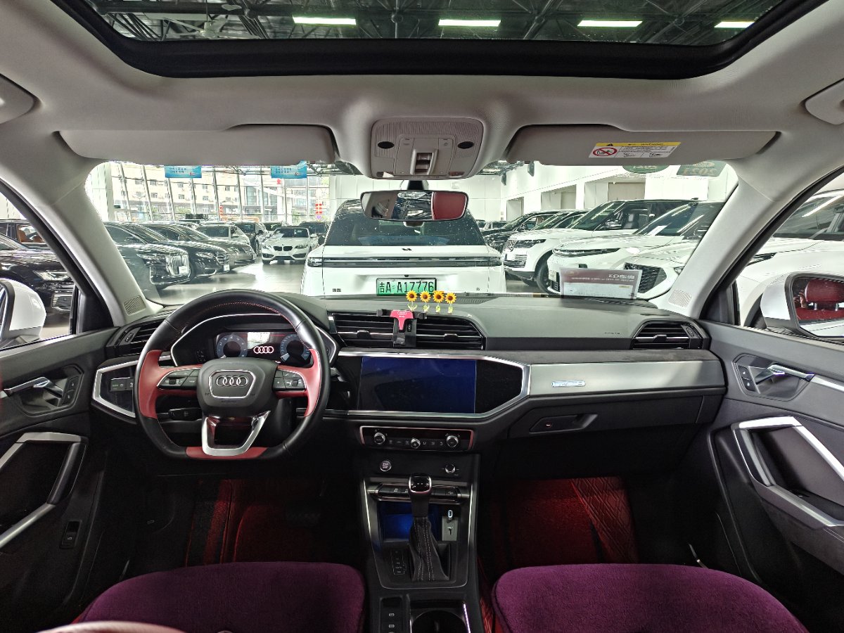 Audi Q3 2019 car image #5