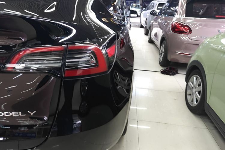 Tesla Model Y 2024 #8 Tesla Model Y 2024 car image #8