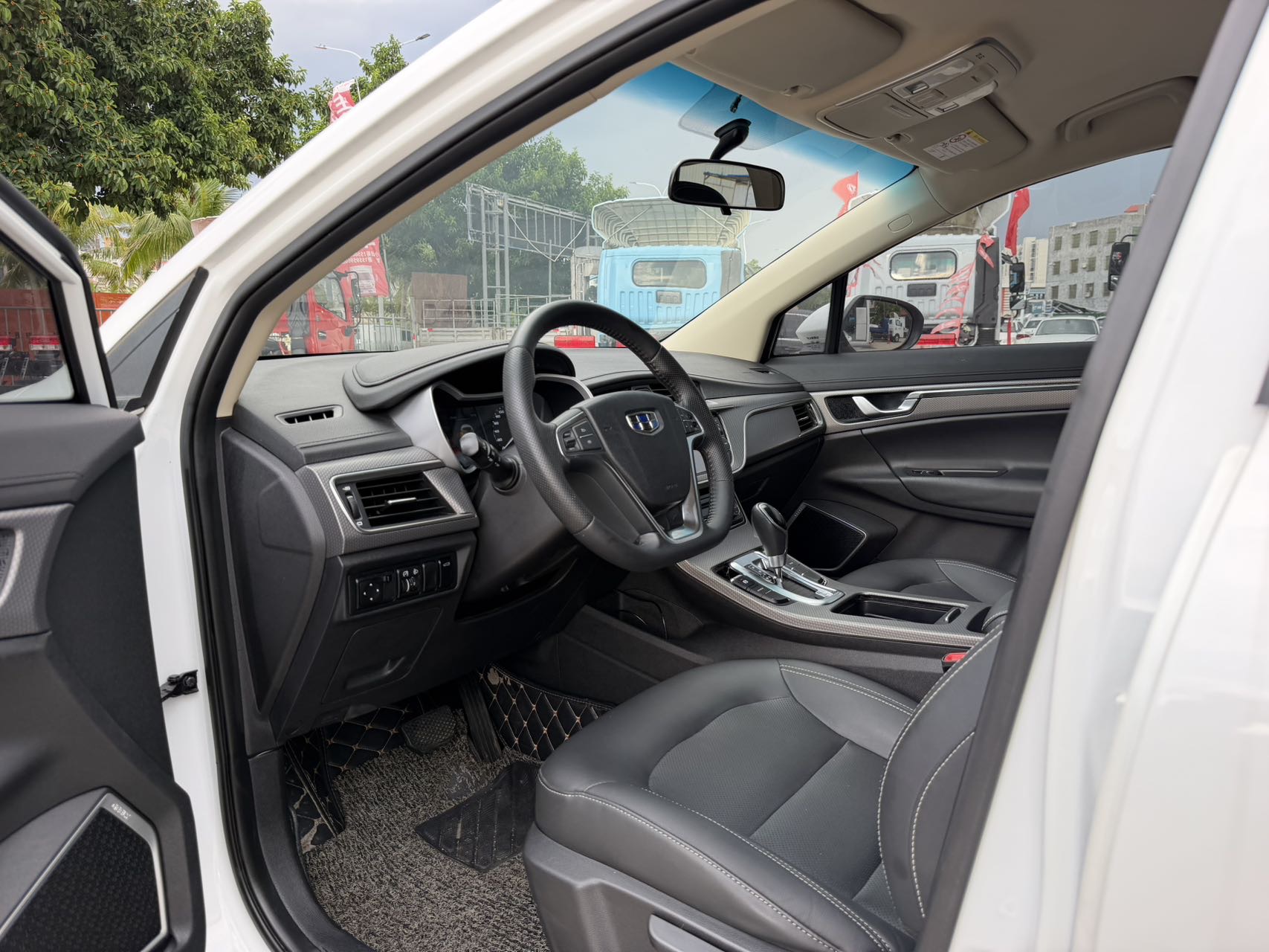 GEELY Emgrand GS 2017 car image #4