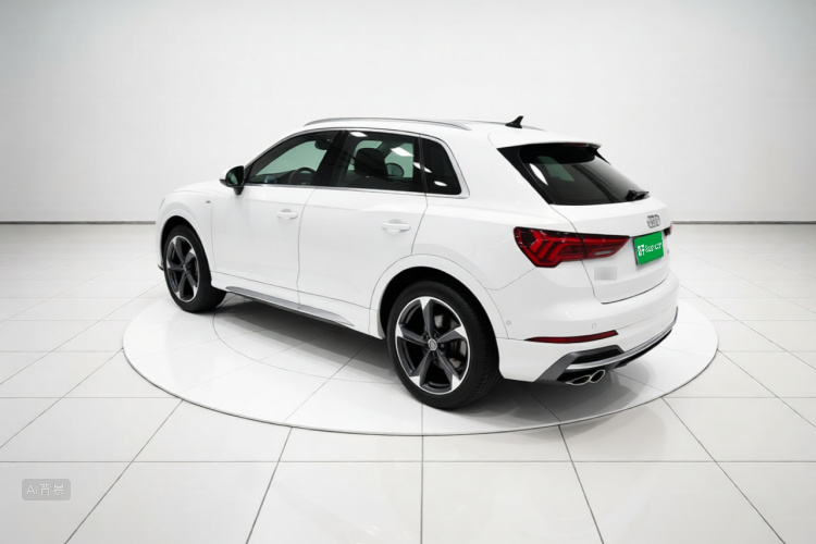 Audi Q3 2023 car image #5