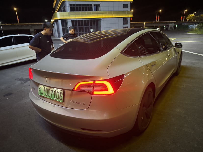 Tesla Model 3 2021 car image #5
