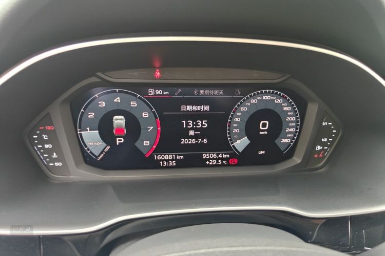 Audi Q3 2019 car image #13