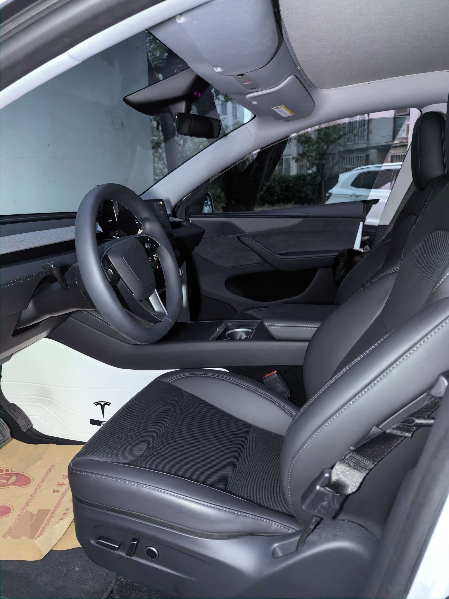 Tesla Model Y 2025 car image #4