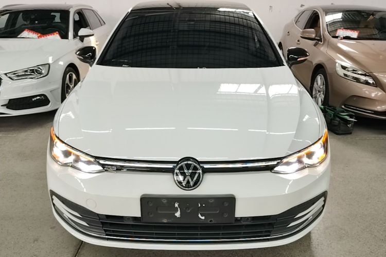 Volkswagen Golf 2021 car image #3