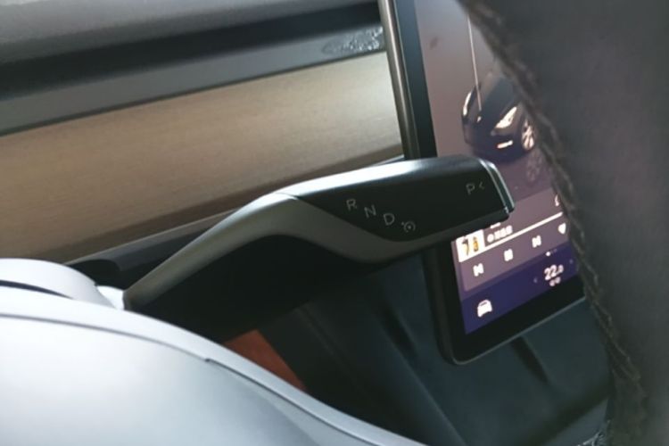 Tesla Model Y 2022 car image #15