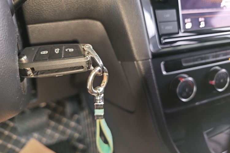 Volkswagen Golf 2019 car image #9