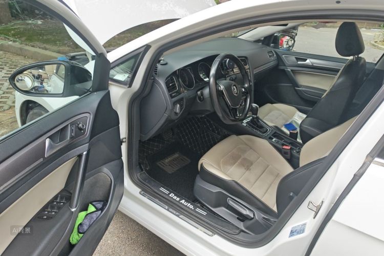 Volkswagen Golf 2017 car image #18