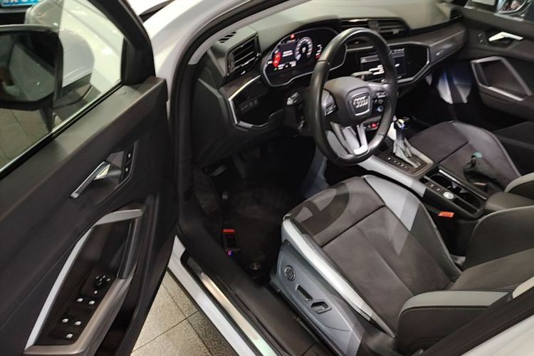 Audi Q3 2022 car image #16