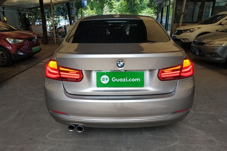 BMW 3 Series 2018 car image #6