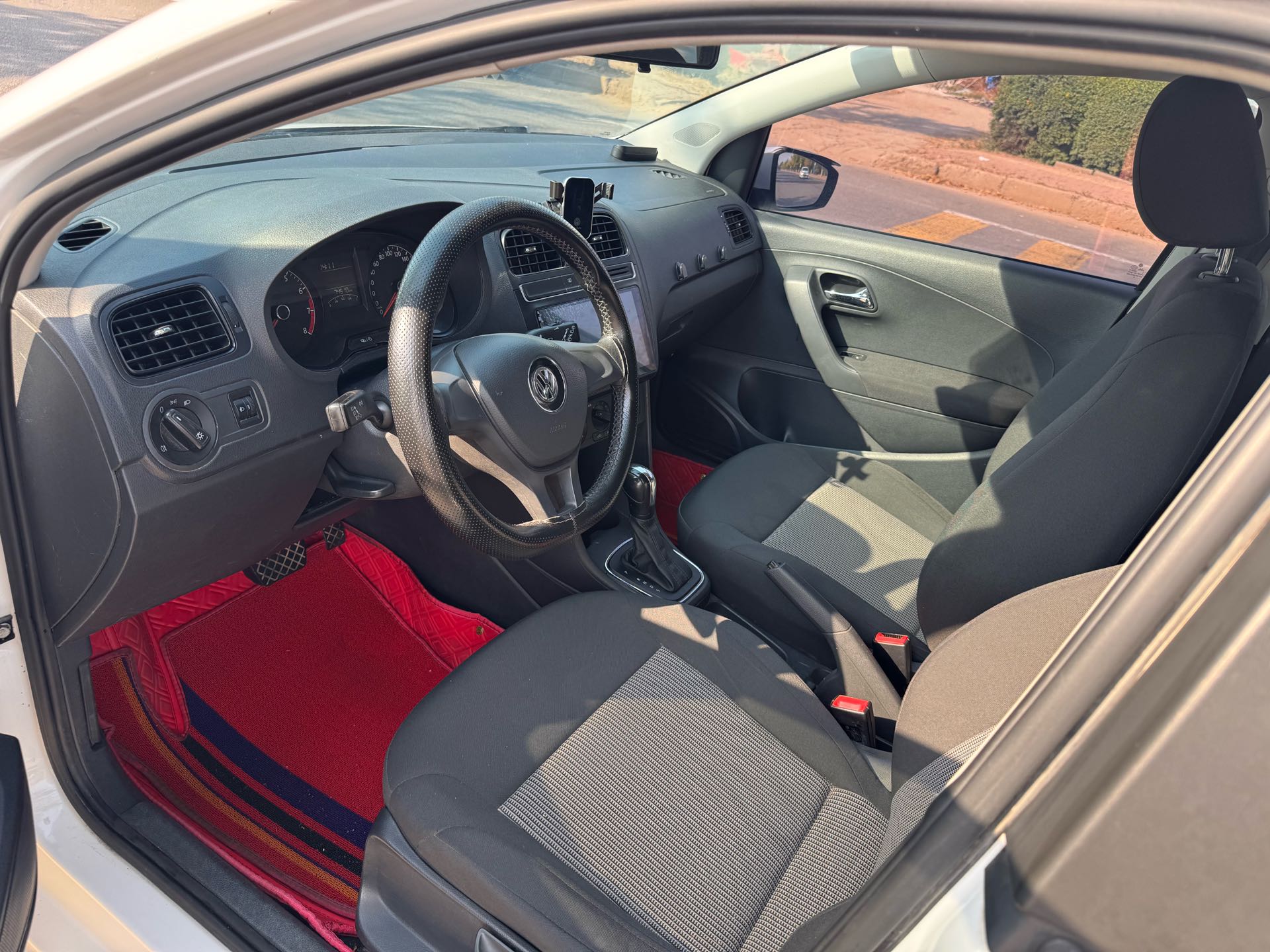 Volkswagen Polo 2018 car image #4