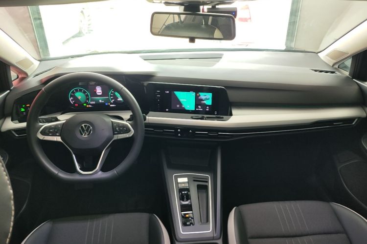 Volkswagen Golf 2023 car image #10
