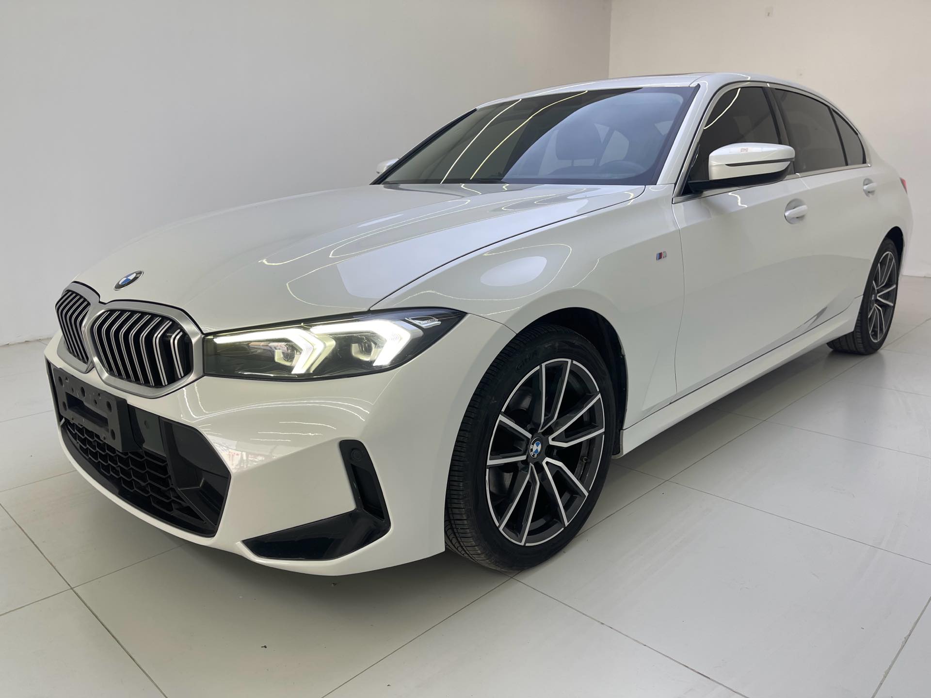 BMW 3 Series 2023 BMW 3 Series 2023 car image