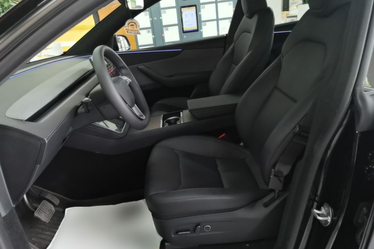 Tesla Model Y 2026 car image #15