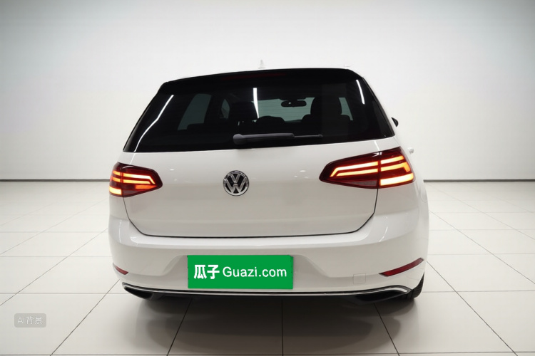 Volkswagen Golf 2018 car image #6