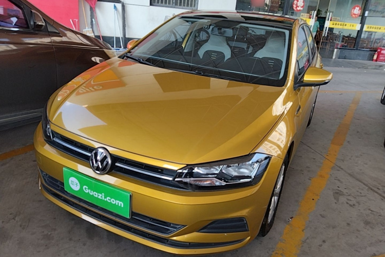 Volkswagen Polo 2021 car image #2