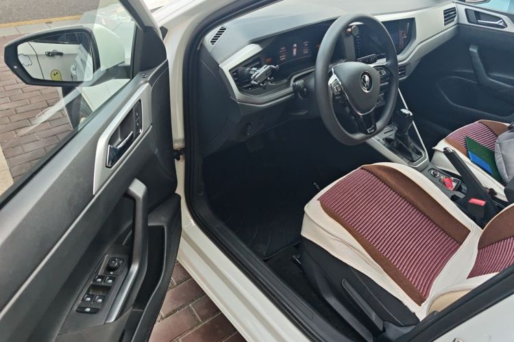Volkswagen Polo 2023 car image #9