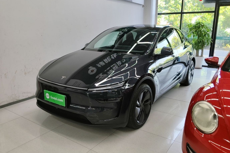 Tesla Model Y 2025 #2 Tesla Model Y 2025 car image #2
