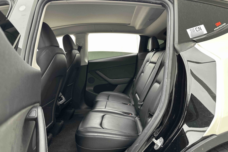 Tesla Model Y 2023 #17 Tesla Model Y 2023 car image #17