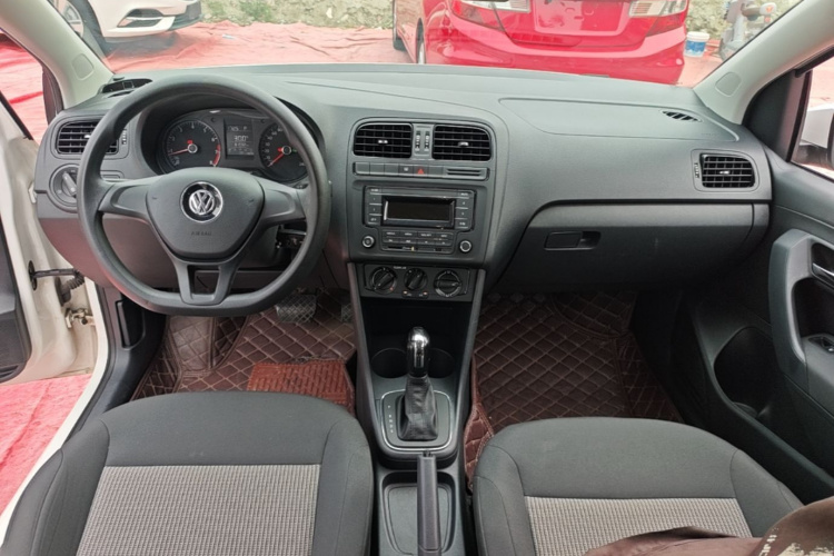 Volkswagen Polo 2016 car image #10