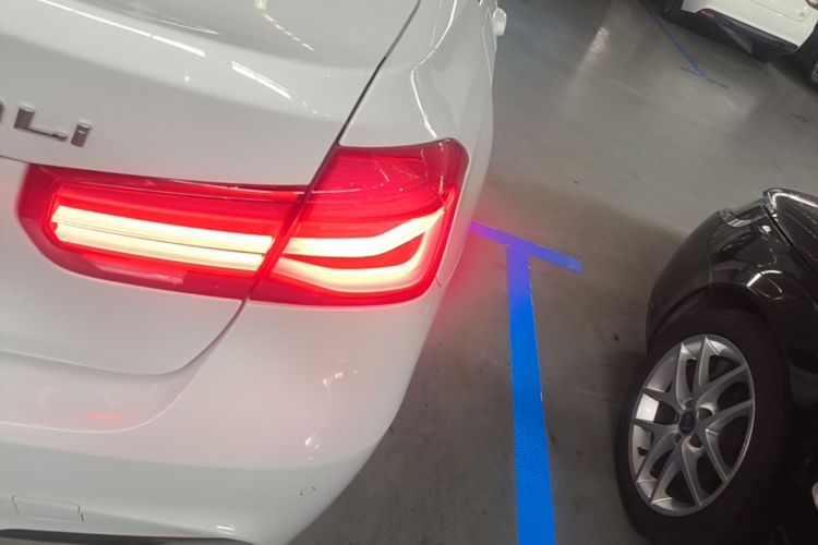 BMW 3 Series 2017 #8 BMW 3 Series 2017 car image #8