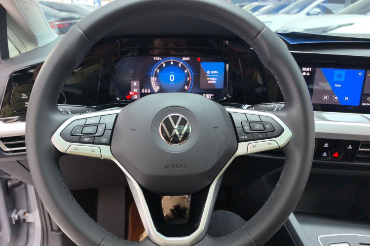 Volkswagen Golf 2023 car image #20